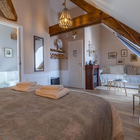 Le Griffon 1855 Hotel Saint-Laurent-Des-Autels ภายนอก รูปภาพ