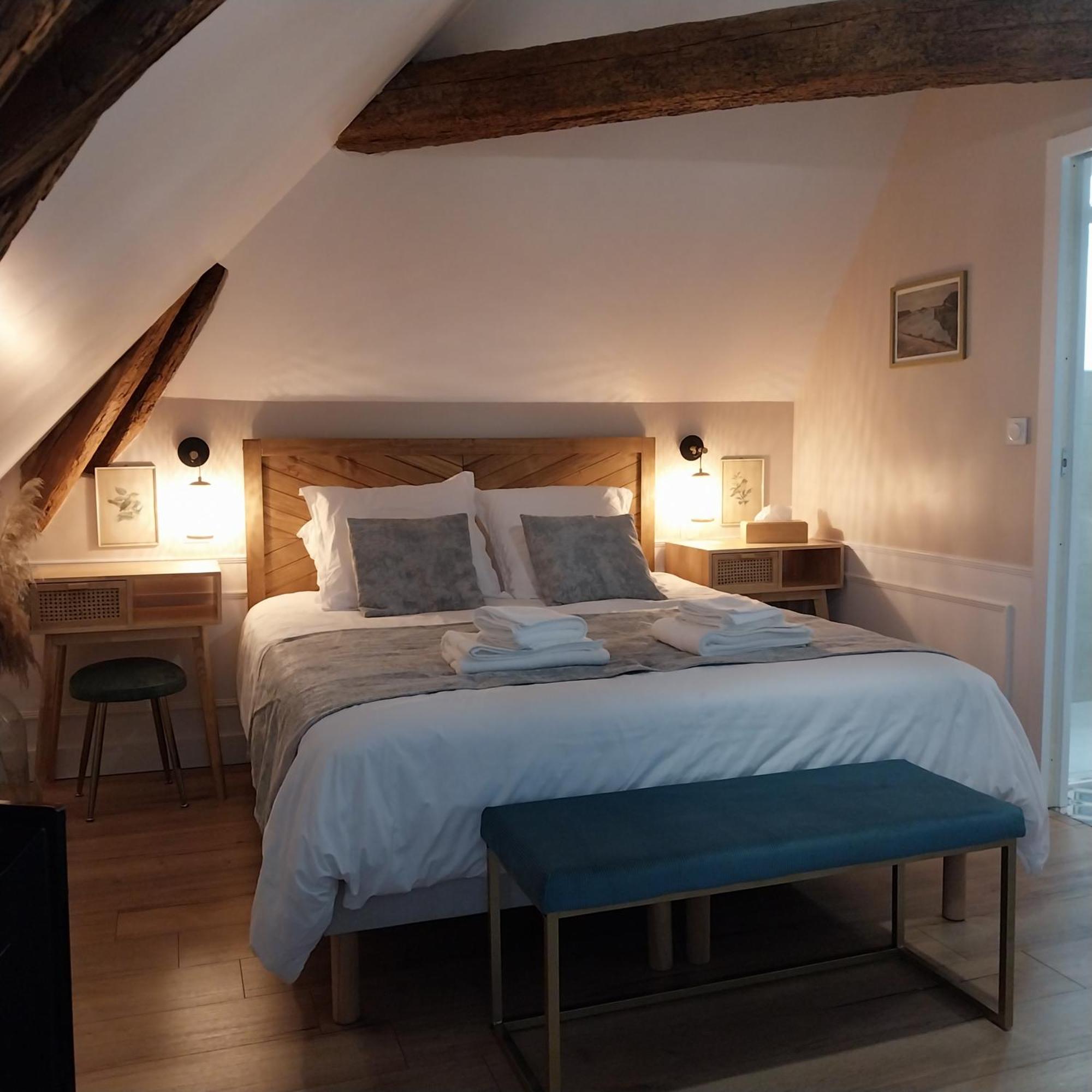 Le Griffon 1855 Hotel Saint-Laurent-Des-Autels ภายนอก รูปภาพ