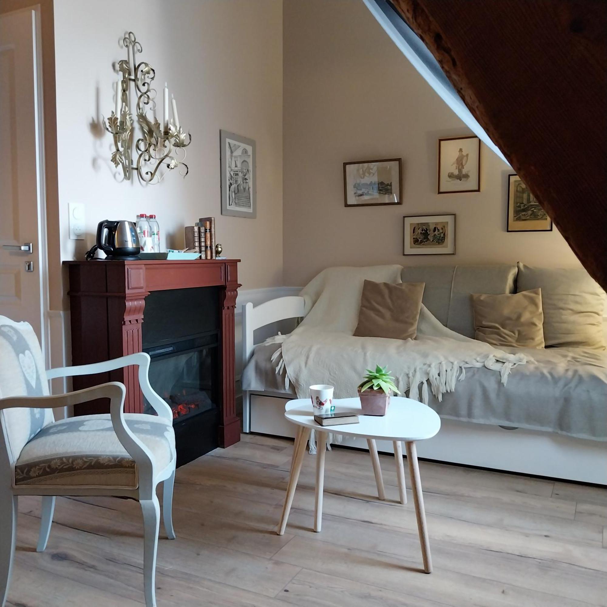 Le Griffon 1855 Hotel Saint-Laurent-Des-Autels ภายนอก รูปภาพ