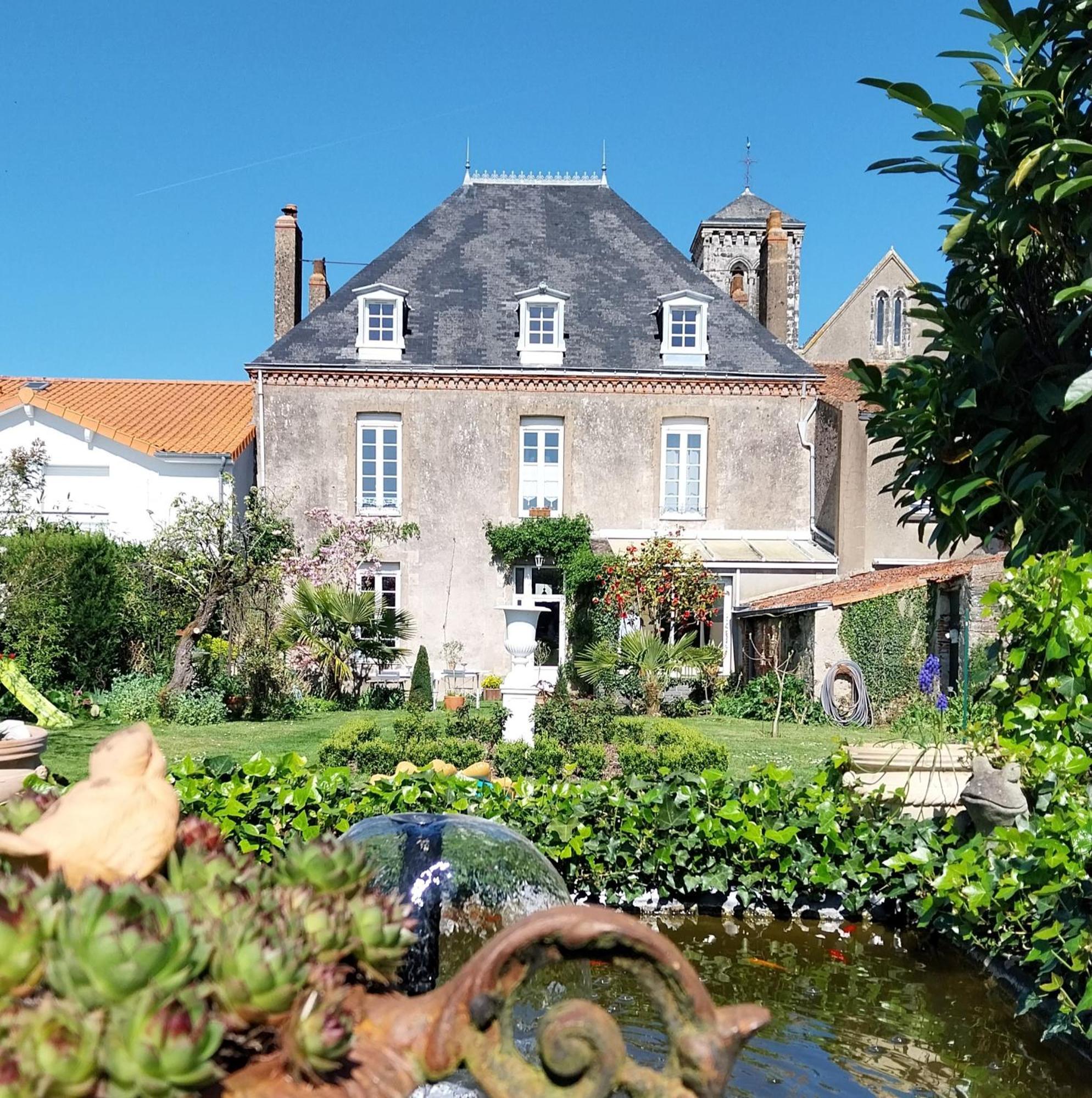 Le Griffon 1855 Hotel Saint-Laurent-Des-Autels ภายนอก รูปภาพ